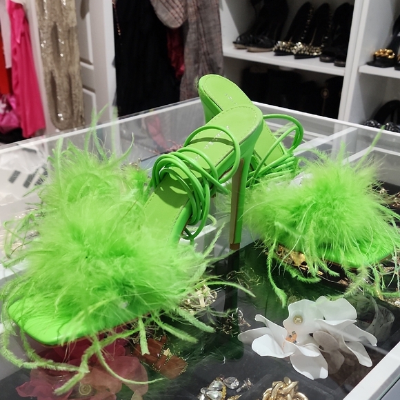 Azalea Wang Vibrant Green Feathered Heels - Picture 3 of 5